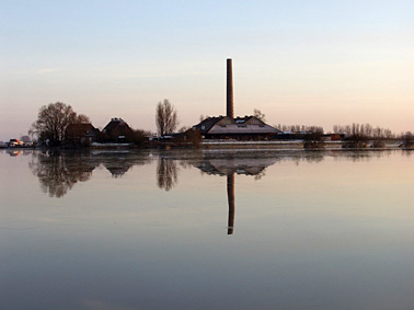 Twan has his studio in an old stone factory in the water meadows of Wageningen, directly on the Rhine river. His work has been shown at various galleries in the Netherlands, and he has had regular exhibitions In Belgium and Germany.