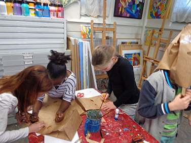 Kinderfeestje maskers maken kinderfeestjes kinderfeestjes kinderfeestje verjaardag schilderen knutselen wageningen ede Tilburg veenendaal rhenen renkum gelderland veluwe