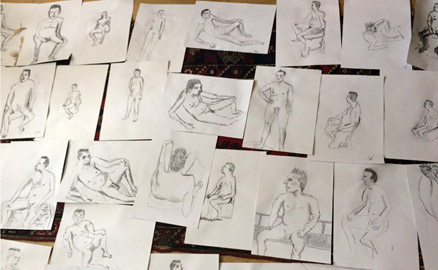 Naaktmodel tekenen van een mannelijk naaktmodel tijdens vrijgezellenfeest in Amsterdam